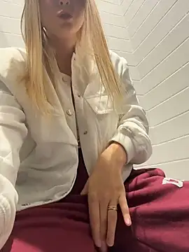 RossyMood - SHOW BOBS 1 MIN + MASAGE ON THE WC MAN
