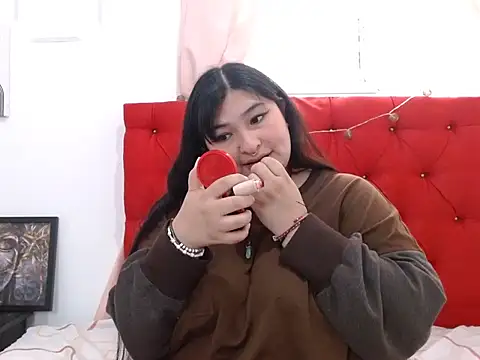 LauraHorny69