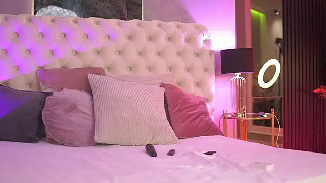 NouraMalvi - first orgasm of the day