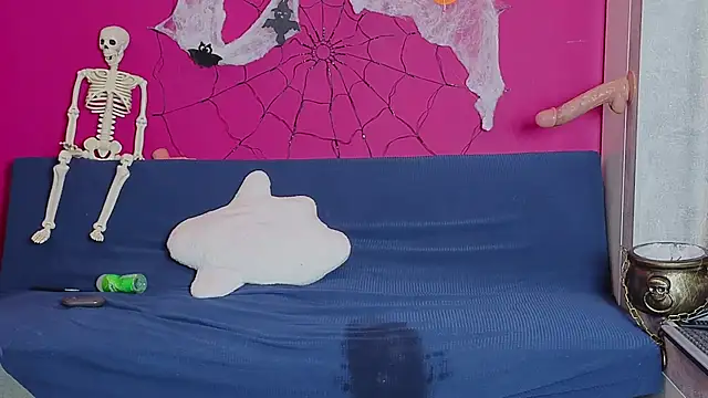 Young_Strawberry - I need a new tablecloth , please