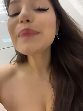 Chloe__Moon - Take off bra with door open