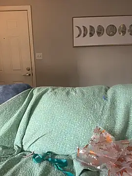 SweetBlondeB - Slip n Slide bath shave my pussy