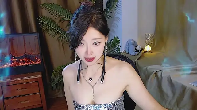 Vivienne520 - M腿真空搂胸