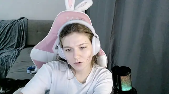 HelenMo0n - Tease with my hair