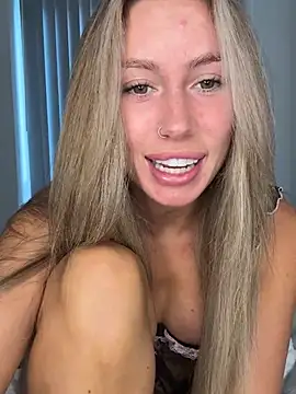 SexySaraxxoo - Spit on boobs 😍