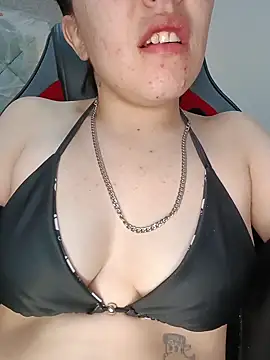 EllenJordan__ - show my boobs in the hallways