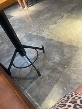 ValenAbravanel - flash pussy under the table 🫣