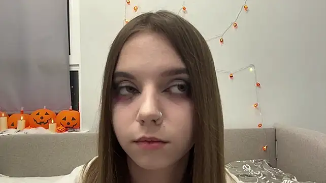LisaPorse - air kiss +smile face