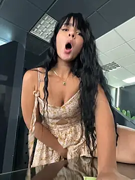LuxeBrunetteXXX - CLEANING LADY FINGERING PUSSY CLOSE UP