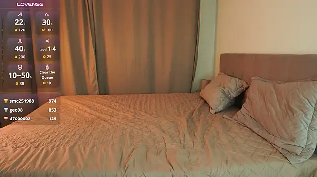 ShawnnaSimes - feet close to the cam