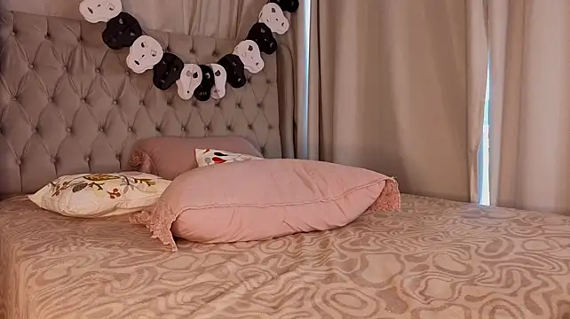 Tracy-Taylor - fuck the pillow