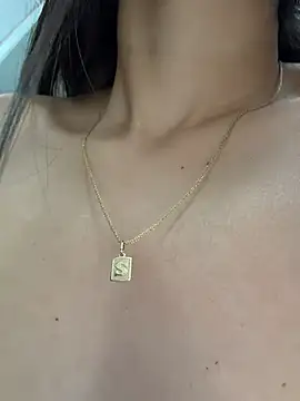 LittleDoll___ - Wonder Woman removes her cape🦸‍♀️