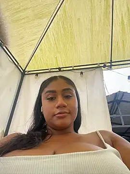 NayTorres - FUCK MY PUSSY WITH FINGERS IN PUBLIC