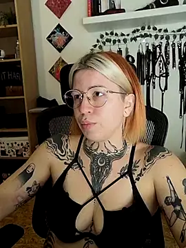 Divine_eve - Blowjob on big realistic dildo