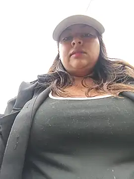 OUTDOORS_VELEN - Spit boobs in public 😈
