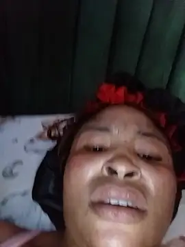 Candylooo - Finigering wet pussy to organise