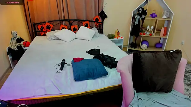 WhiteWingsDoll - Last tipper gets Halloween video🎃🎃🎃