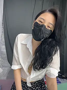Nini_11 - 户外道具插入Inserting a dildo