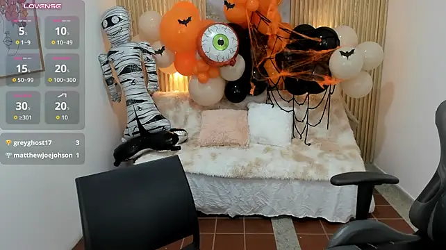 Cloe_35 - Make your pirate girl happy
