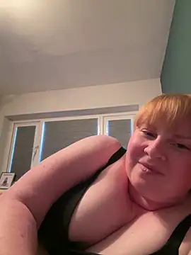 Curvy-GingeXX - Grind pillow naked