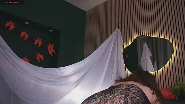 Curly_Moon - to pinch the nipples
