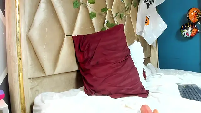 Sharlottedoll - 🥵Massage ass with oil+ pussy with lub