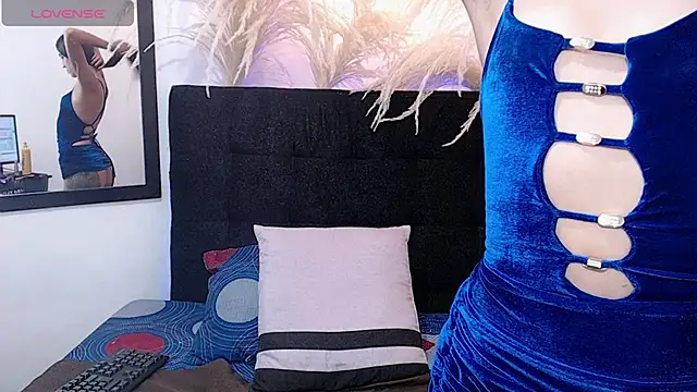 Srta_luciana - remove clothe and open pussy