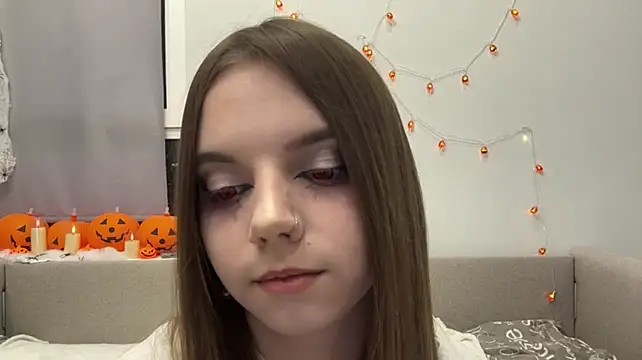 LisaPorse - air kiss +smile face