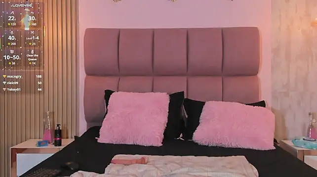 AriaLuxx_ - completely naked