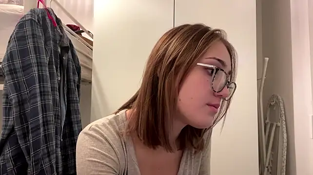 Sereneglowz - Massage tits a little 😊