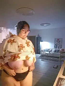 JUJUICY- - Spread Ass + 2 videos