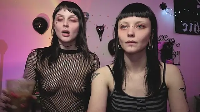 Terror_souls - ✧Passionate kiss from your mistresses✧