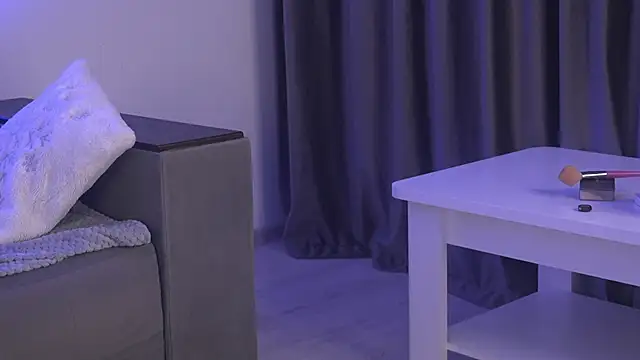 RaquelleXO - Oil my body and make it shiny