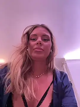 SophieeCharm - make me squirt all over