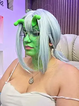 SaraLyynn - Flash tits + ahegao