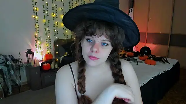 CurlyMagicc - tease with a skirt 😉😉