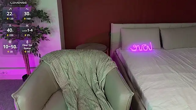 Carolina_Luxxx - Slap the witch on the ass pls