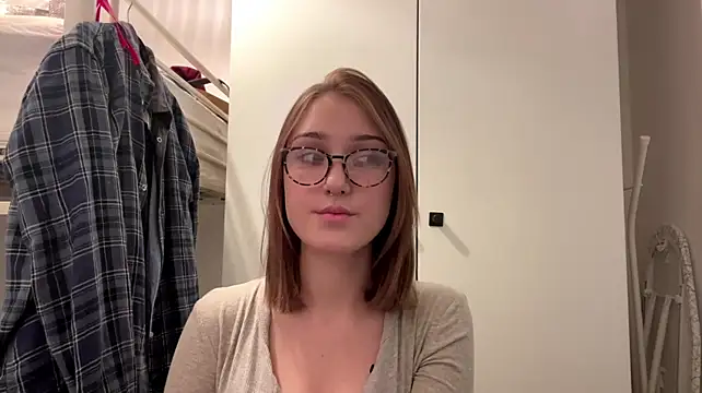 Sereneglowz - Massage tits a little 😊