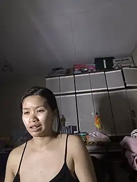 Maddie99 - Wanna see my titties?? 😋