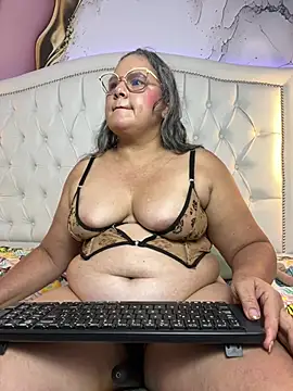 Lucy_Milf_474 - RIDE DILDO IN PUSSY
