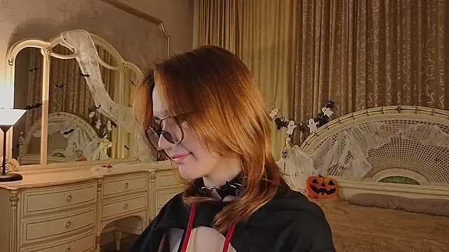 FrediaPfeiff - take off my top & tease u with straps <3