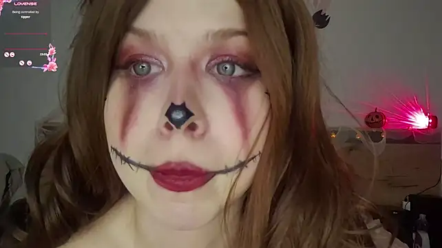 LynetHakes - Destroy my pussy with vibrations daddy