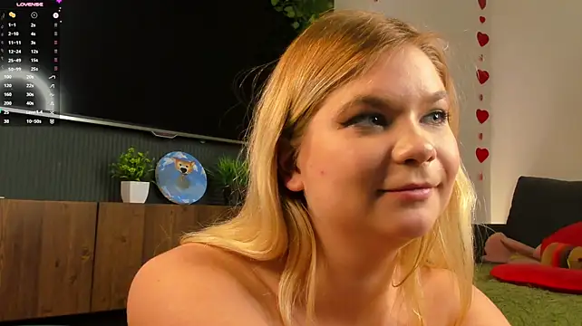 LisbethBetz - Naughty hand in panties🍑