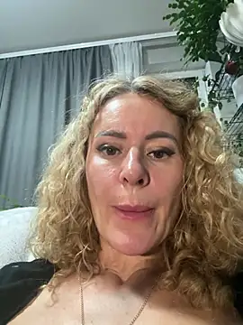 Tania201243 - Show tits😊
