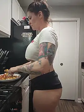 HollyTattoo - Highest TIPPER gets 5 min lush control