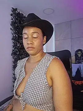 EbonyHorrny - LIFT SKIRT 🔥💋