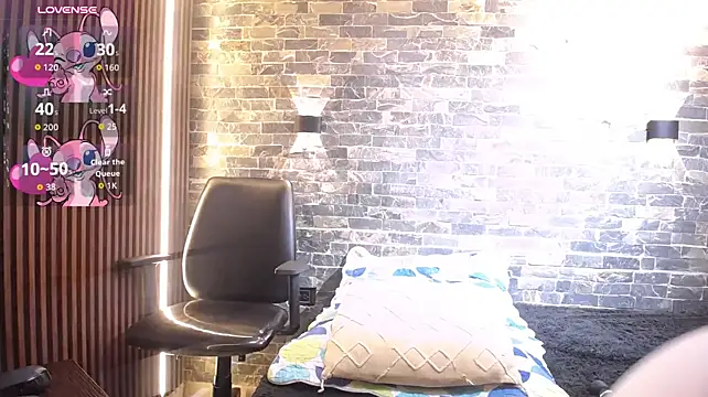 Taahiira - fuck my pussy with dildo