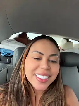 LariiHotWife - Beijo de língua