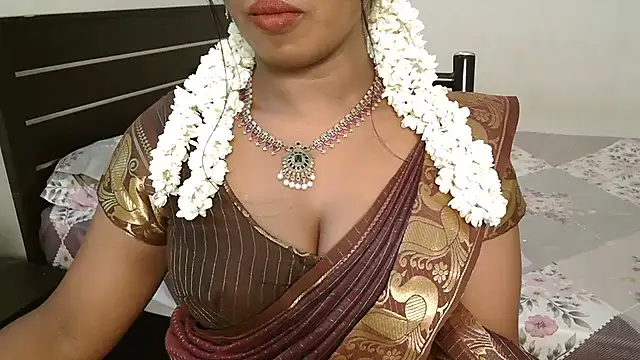 Dhiyapink - nude show