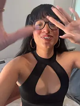 Lauyako_974 - Zoom chatte + gode chatte